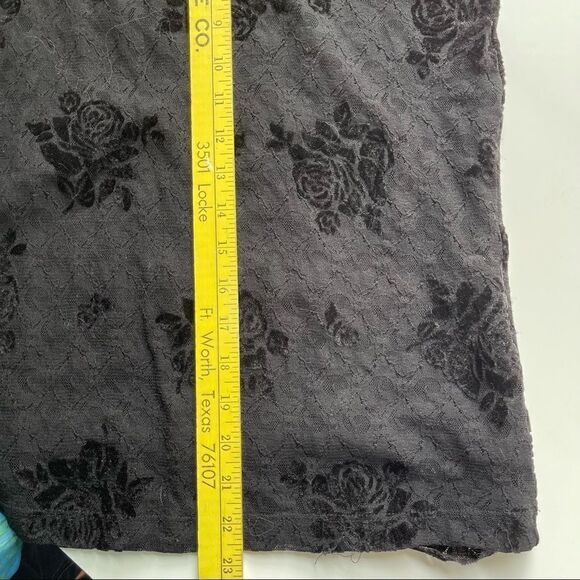 Impressions Black Velvet and Lace Sleeveless Top - Picture 6 of 8